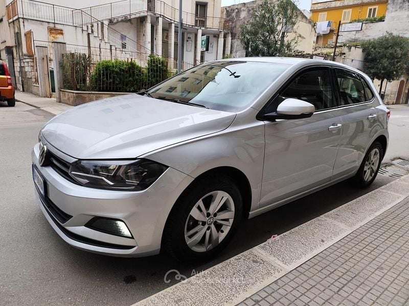 Usata VW Polo 90 CV (66 kW) 2018 Gray Utilitaria