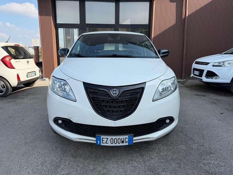 Usata Lancia Ypsilon Gold 80 CV (58 kW) 2015 Bianco Utilitaria