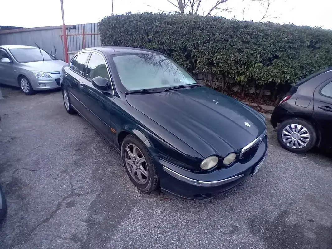 Usata Jaguar X-type 156 CV (114 kW) 2002 Verde Berlina