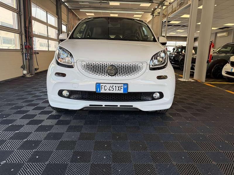Usata Smart ForFour Brabus Xclusive 109 CV (80 kW) 2017 Bianco Utilitaria