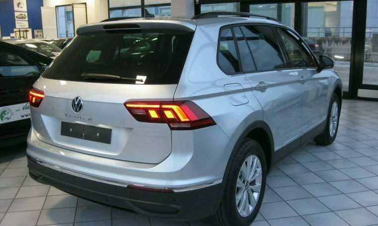 Usata VW Tiguan Life 150 CV (110 kW) 2021 Argento SUV
