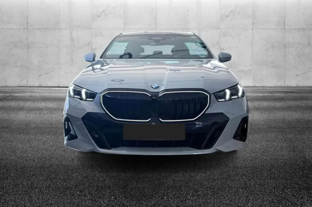 Usata BMW 540 M Sport 286 CV (210 kW) 2025 Grigio Station wagon