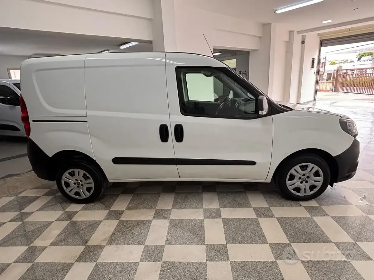 Usata Fiat Doblò S 105 CV (77 kW) 2021 Bianco Monovolume