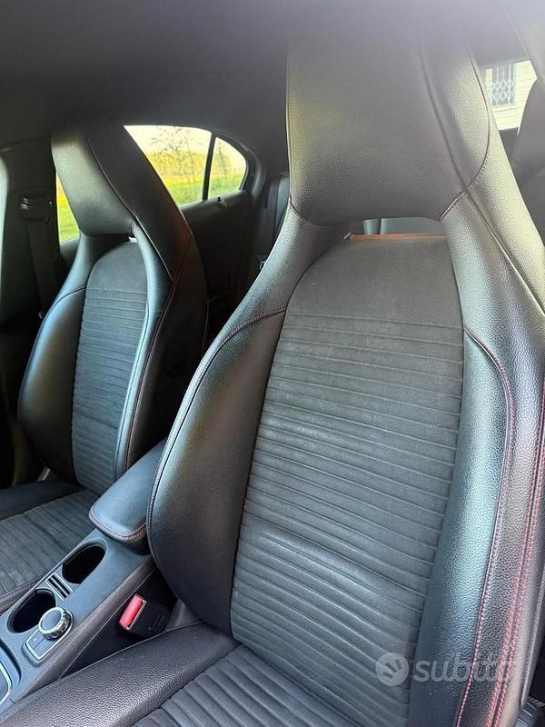 Usata Mercedes A180 109 CV (80 kW) 2016 Nero Utilitaria