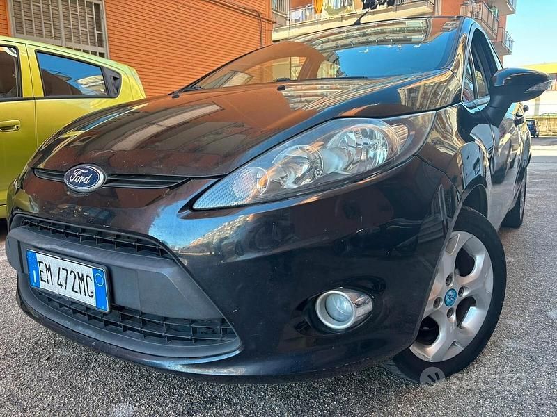 Usata Ford Fiesta Titanium 71 CV (52 kW) 2012 Nero Utilitaria