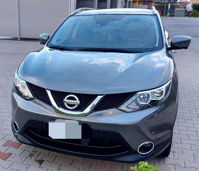 Usata Nissan Qashqai N-Connecta 110 CV (80 kW) 2017 Grigio SUV