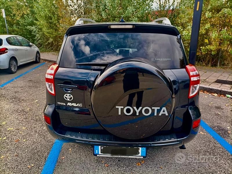 Usata Toyota RAV4 150 CV (110 kW) 2011 Nero SUV