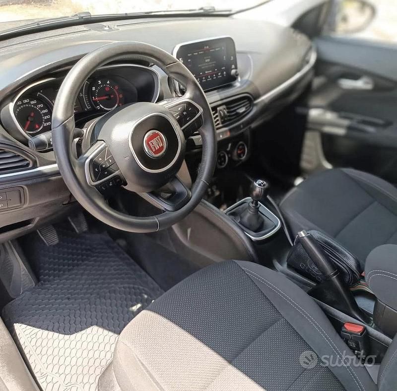 Usata Fiat Tipo 120 CV (88 kW) 2018 Blu Station wagon