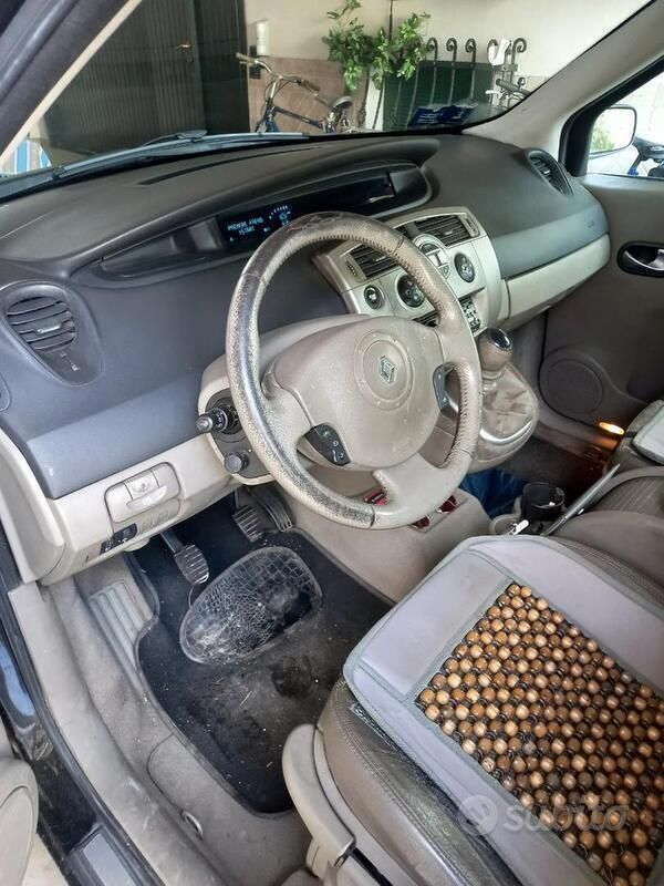 Usata Renault Scénic II 100 CV (73 kW) 2005 Nero Monovolume