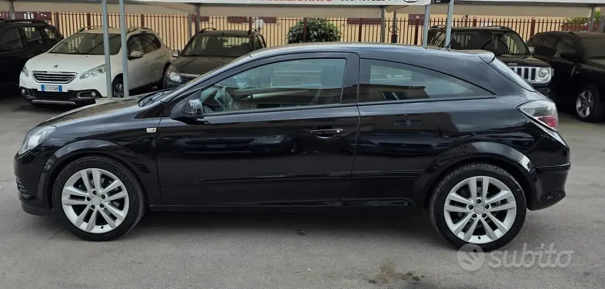 Usata Opel Astra GTC Cosmo 101 CV (74 kW) 2008 Nero Berlina