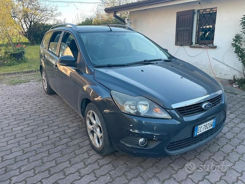 Usata Ford Focus Style 109 CV (80 kW) 2010 Grigio Station wagon
