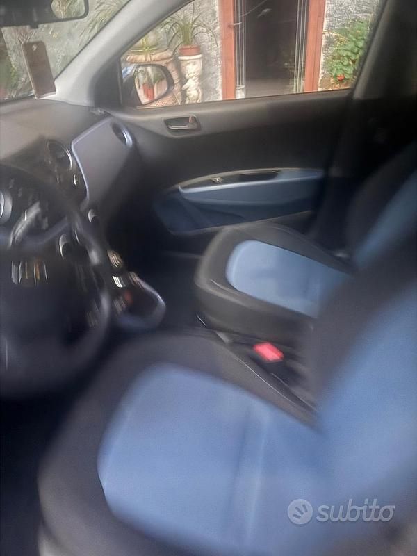 Usata Hyundai i10 67 CV (49 kW) 2015 Blu Utilitaria