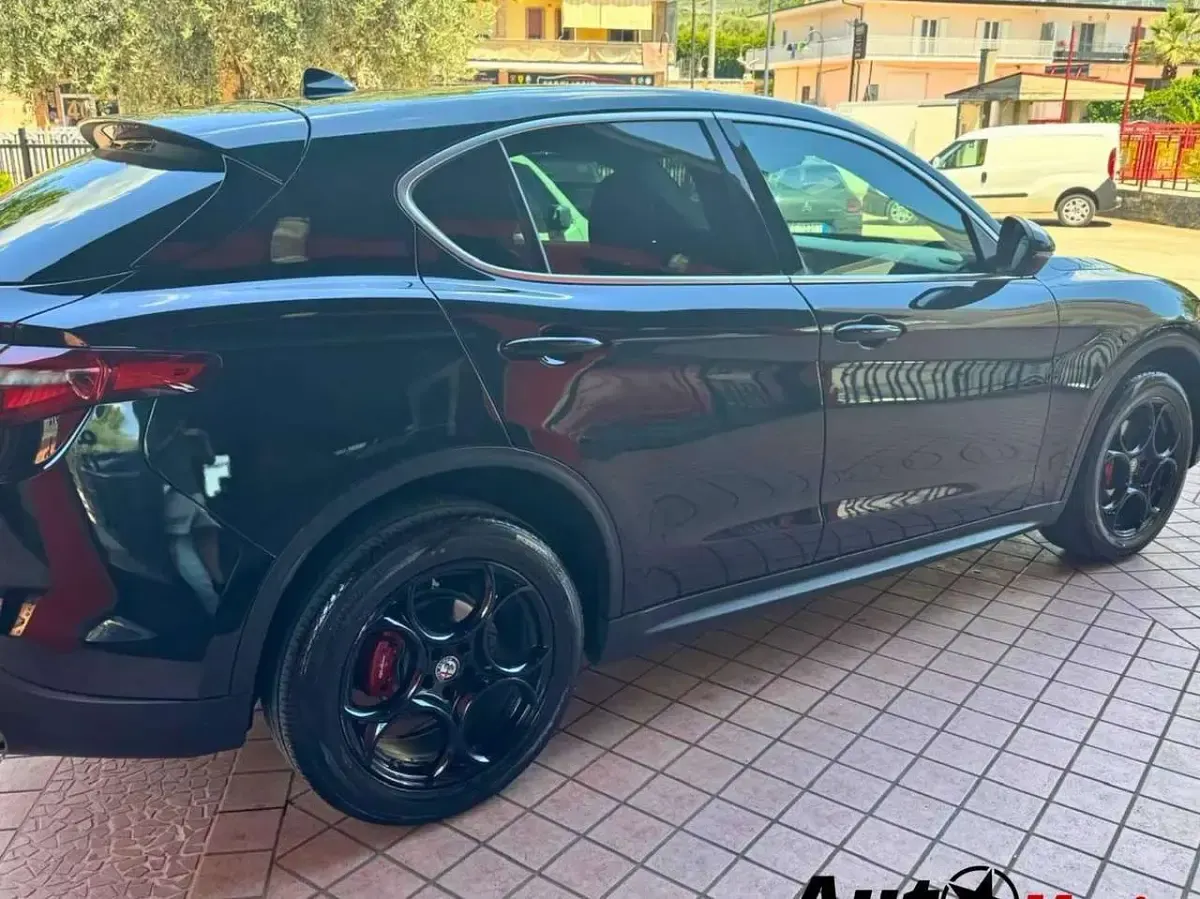 Usata Alfa Romeo Stelvio Super 209 CV (153 kW) 2017 Nero SUV