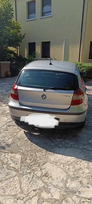 Usata BMW 118 122 CV (89 kW) 2006 Grigio Utilitaria