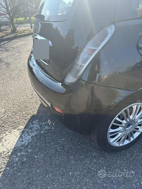 Usado Lancia Ypsilon 60 HP (44 kW) 2008 Preto Citadino
