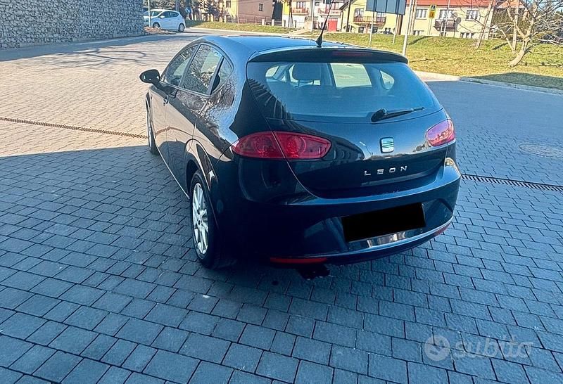 Usata Seat Leon Style 105 CV (77 kW) 2010 Nero Utilitaria
