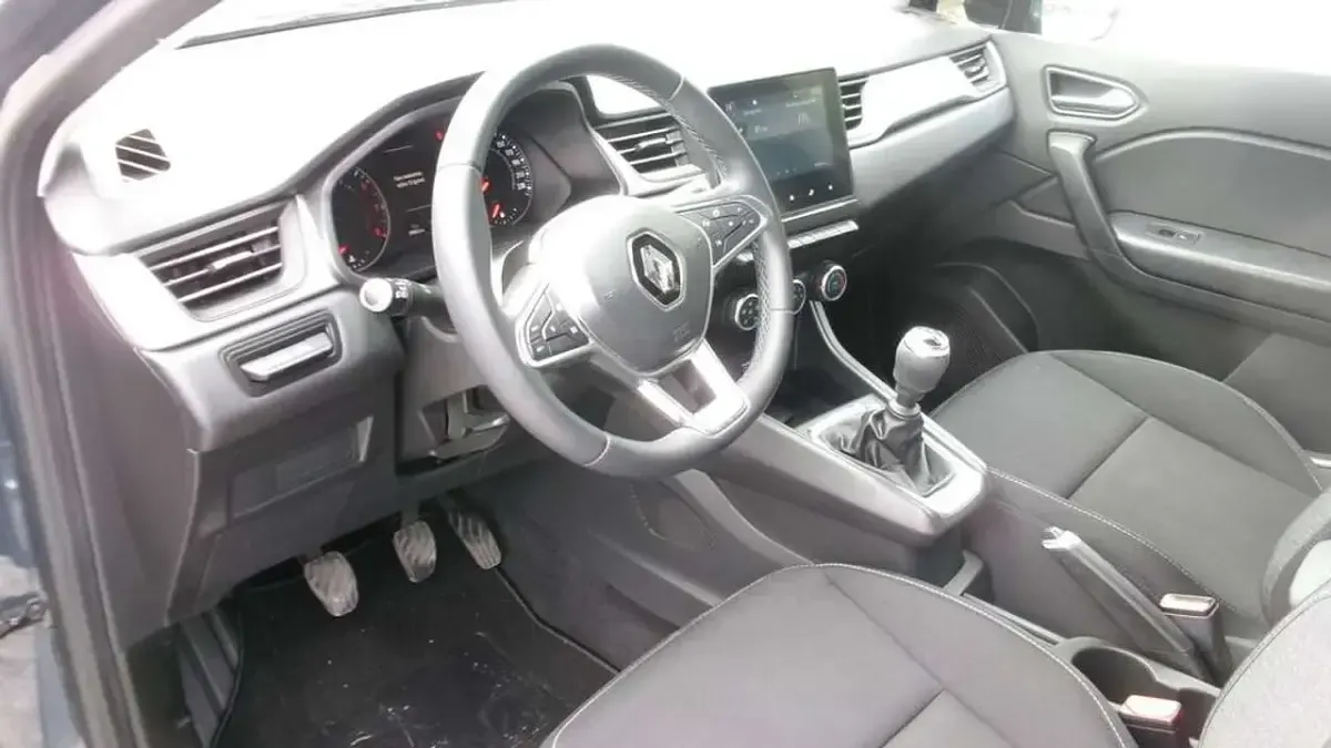 Usata Renault Captur Zen 91 CV (66 kW) 2021 Blue marine SUV