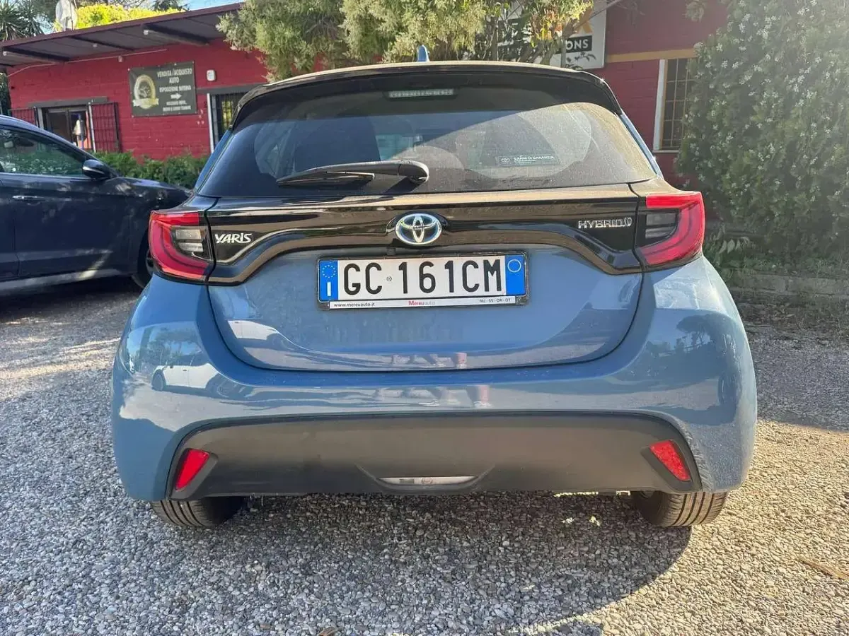 Usata Toyota Yaris Hybrid Active 92 CV (67 kW) 2021 Blu/azzurro Berlina