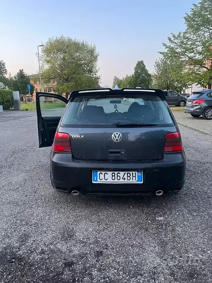 Usata VW Golf IV 105 CV (77 kW) 2002 Berlina