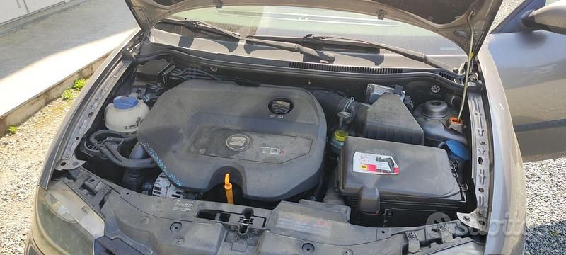 Usata Seat Ibiza 101 CV (74 kW) 2003 Grigio Utilitaria