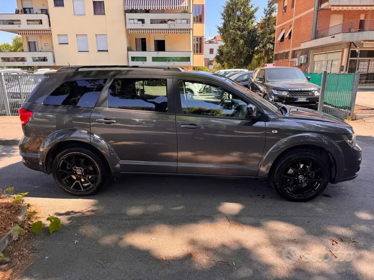 Usata Fiat Freemont 170 CV (125 kW) 2015 Grigio SUV