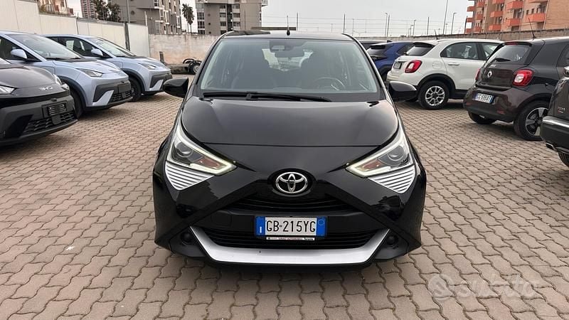 Usata Toyota Aygo Connect Style 72 CV (52 kW) 2020 Nero Utilitaria