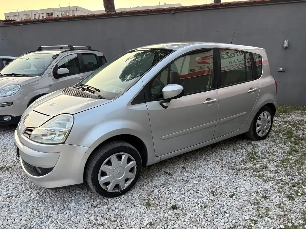 Usata Renault Modus Dynamique 75 CV (55 kW) 2009 Grigio Monovolume