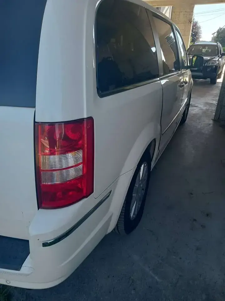 Usata Chrysler Grand Voyager Limited 163 CV (119 kW) 2008 Bianco Monovolume