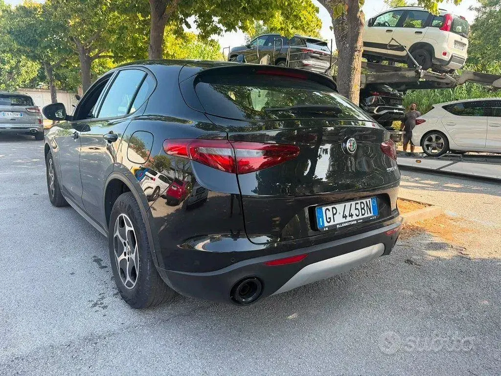 Usata Alfa Romeo Stelvio Business 160 CV (117 kW) 2023 Nero SUV