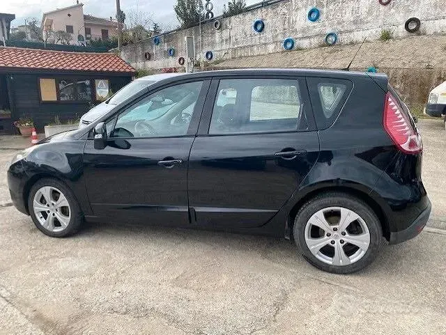 Usata Renault Scénic Luxe 110 CV (80 kW) 2011 Nero Monovolume