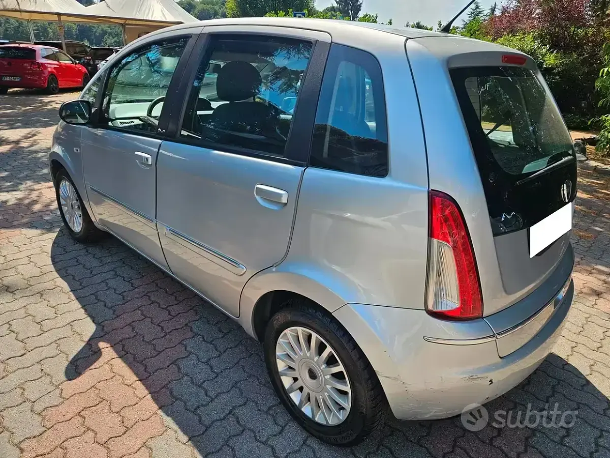 Usata Lancia Musa Gold 95 CV (69 kW) 2012 Grigio Monovolume