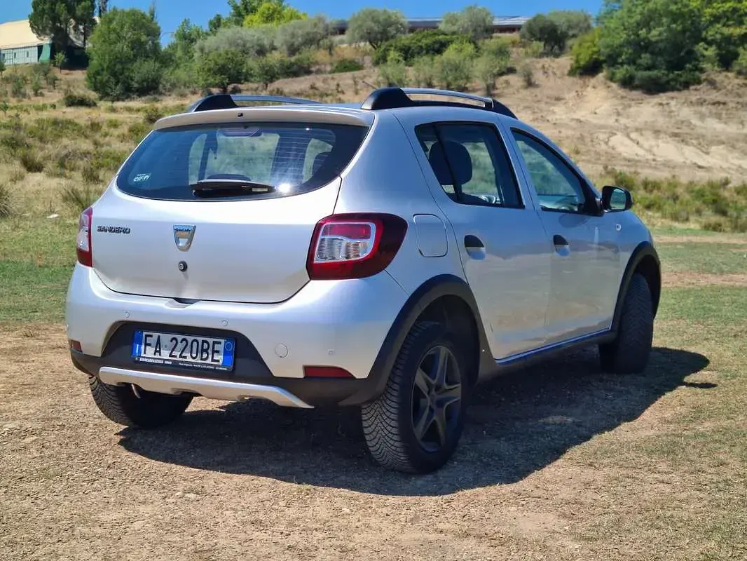 Occasion Dacia Sandero Prestige 90 ch (66 kW) 2015 Argent Berline