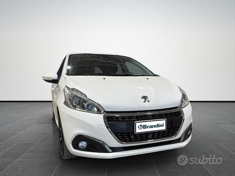 Usata Peugeot 208 Signature Sky 83 CV (61 kW) 2019 Alpine white Utilitaria