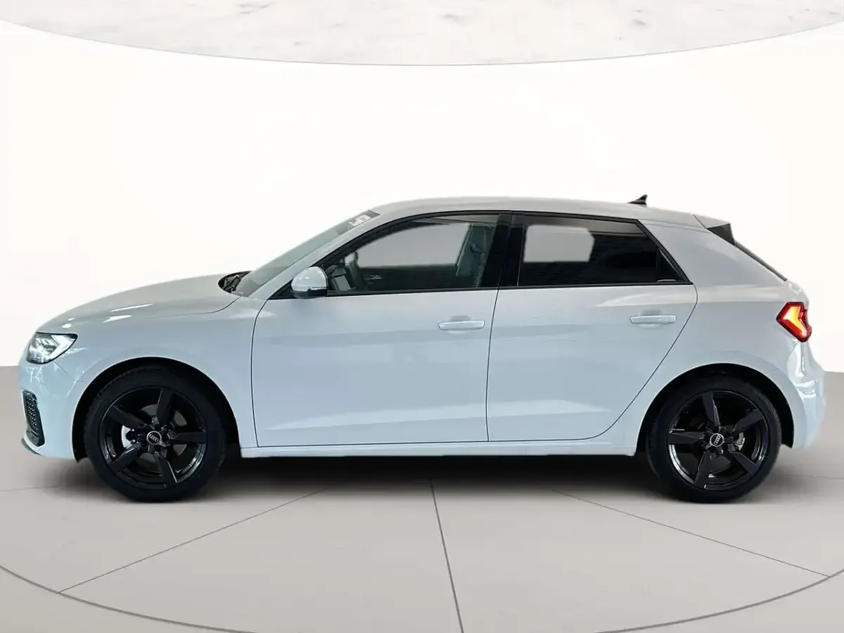 Usata Audi A1 Sportback Business 116 CV (85 kW) 2025 Bianco ghiacciaio metallizzato Utilitaria