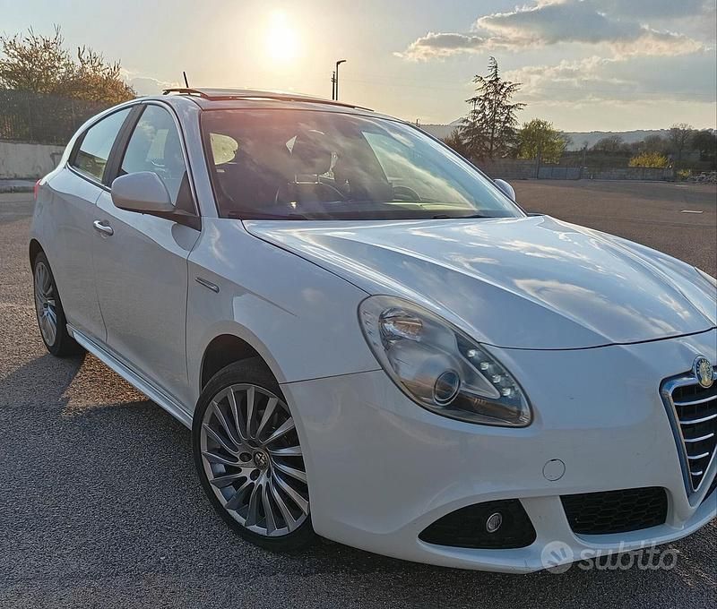Usata Alfa Romeo Giulietta Distinctive 140 CV (102 kW) 2011 Bianco Utilitaria