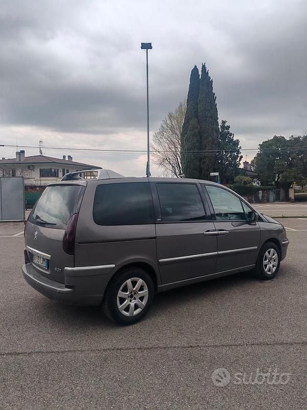 Usata Peugeot 807 170 CV (125 kW) 2008 Grigio Monovolume