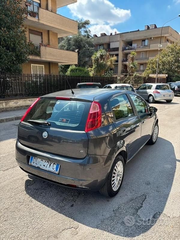 Usata Fiat Grande Punto 65 CV (47 kW) 2007 Grigio Utilitaria