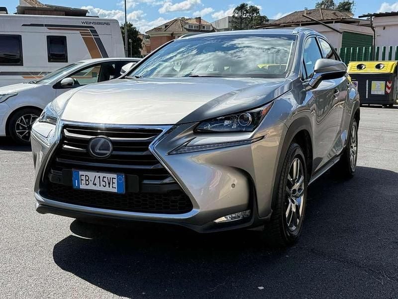 Usata Lexus NX300h Executive Line 155 CV (114 kW) 2015 Argento SUV