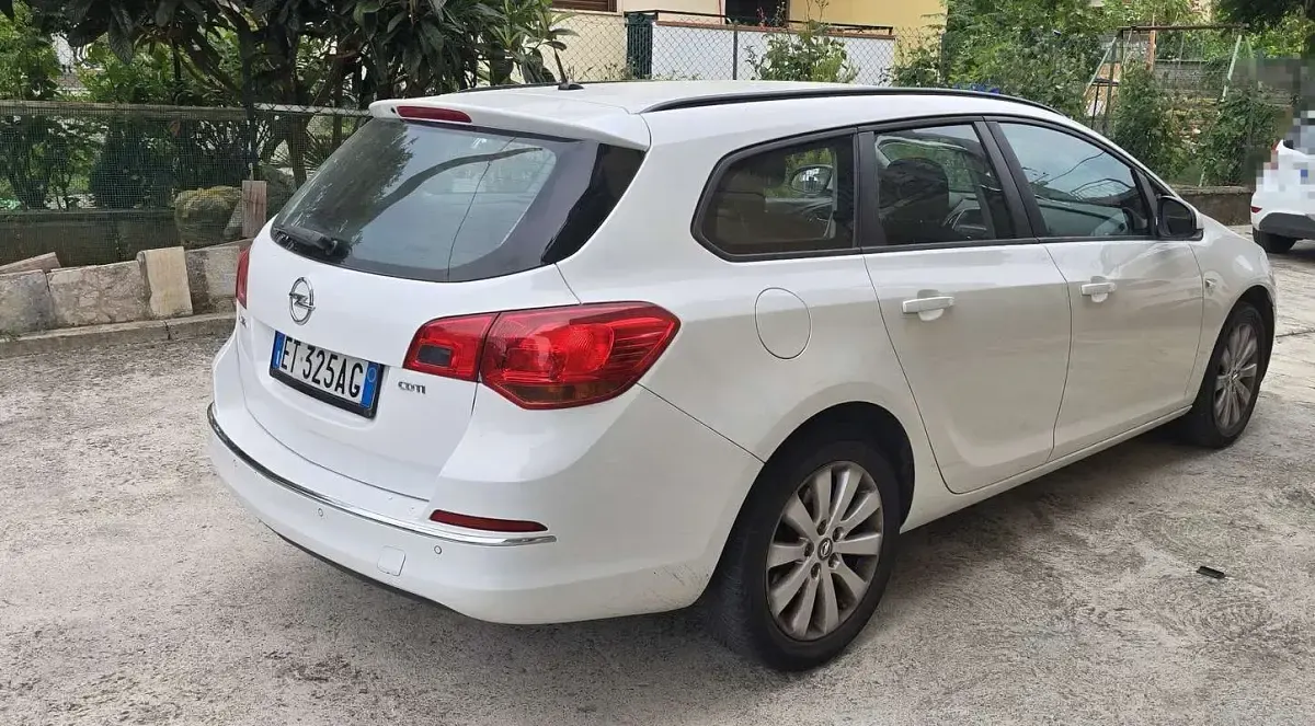 Usata Opel Astra 110 CV (80 kW) 2013 Station wagon
