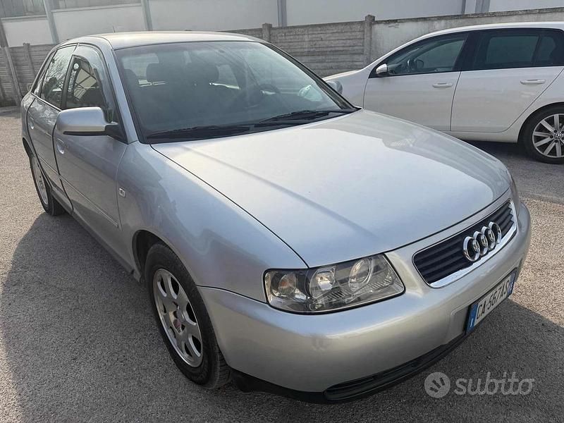 Usata Audi A3 Ambiente 102 CV (75 kW) 2002 Grigio Utilitaria