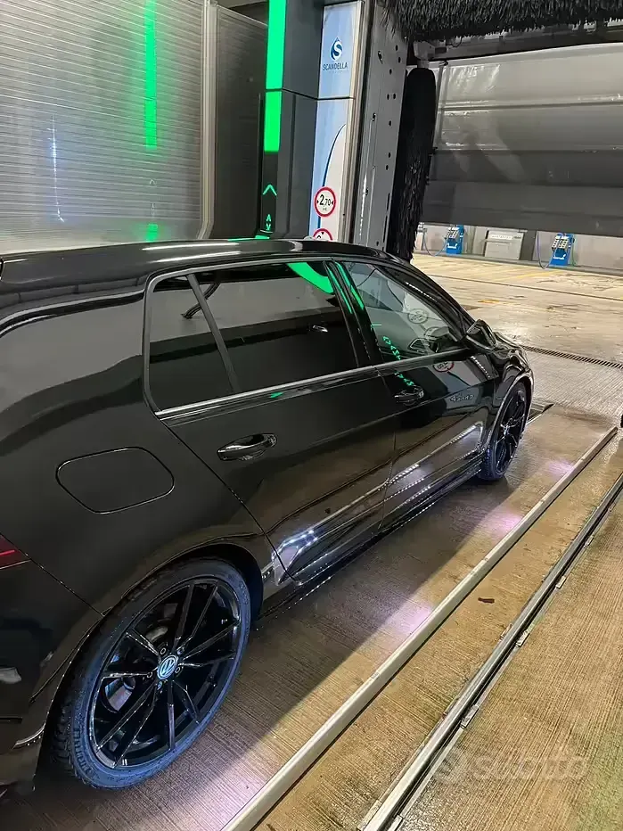 Usata VW Golf VIII R 300 CV (220 kW) 2023 Nero Berlina