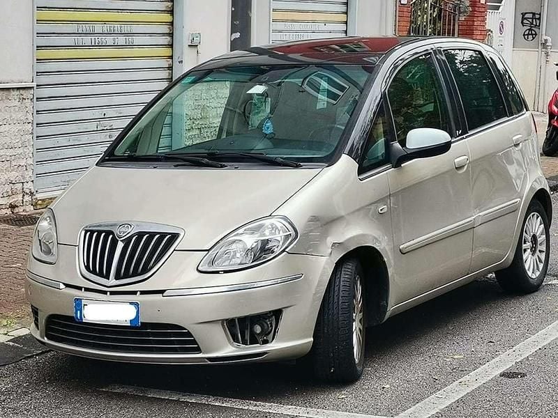 Beige Usata 2011 Lancia Musa Monovolume | 4799 € (Buon prezzo) - Immagine 1/4