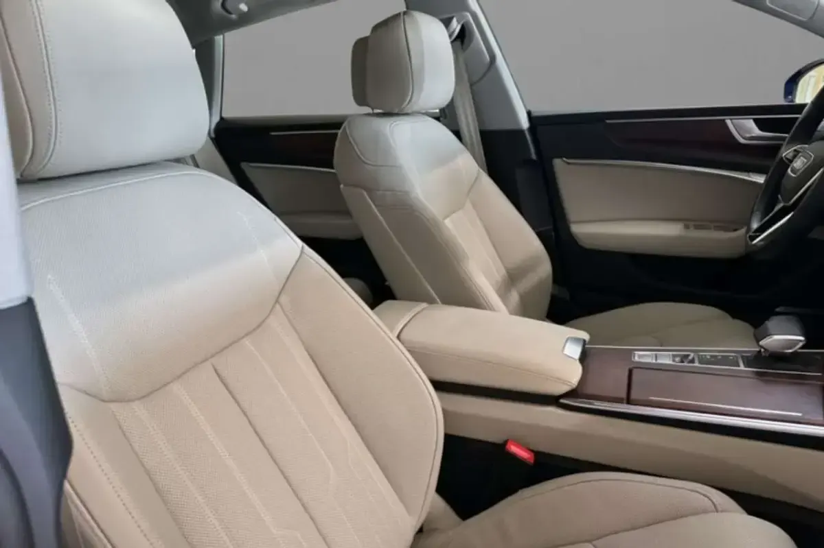 Usata Audi A7 286 CV (210 kW) 2023 Blu/azzurro Berlina