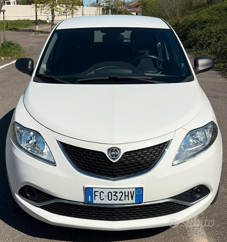 Usata Lancia Ypsilon 69 CV (50 kW) 2016 Utilitaria