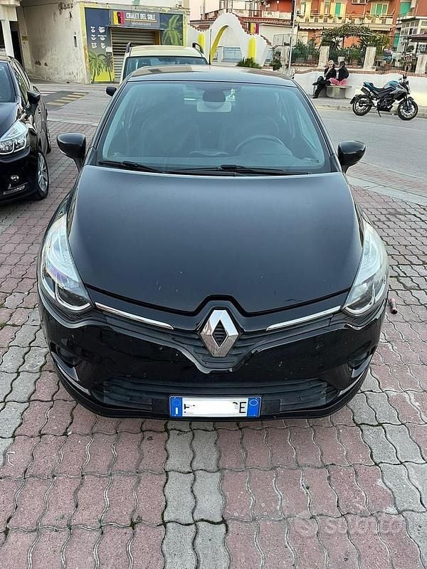 Usata 2018 Renault Clio IV Tre volumi | 7900 € (Super prezzo) - Immagine 1/4