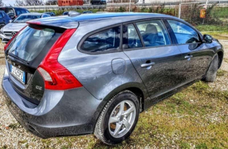 Usata Volvo V60 Kinetic 120 CV (88 kW) 2017 Grigio Station wagon