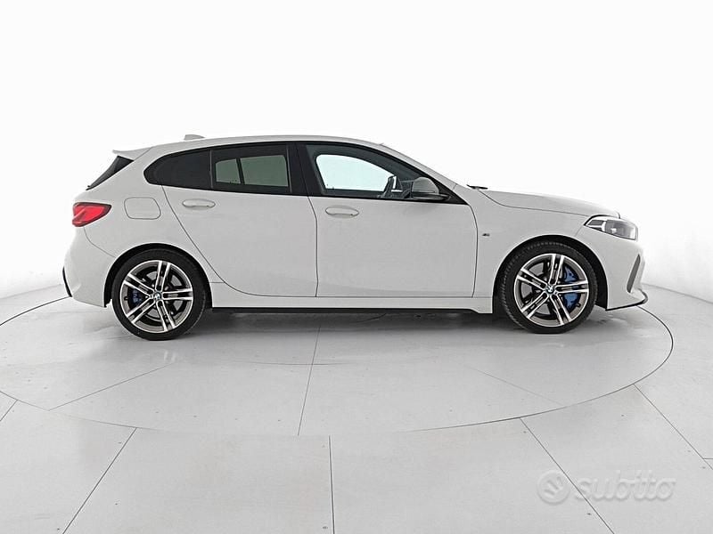 Usata BMW M135 Shadowline 306 CV (225 kW) 2021 Alpin white Utilitaria