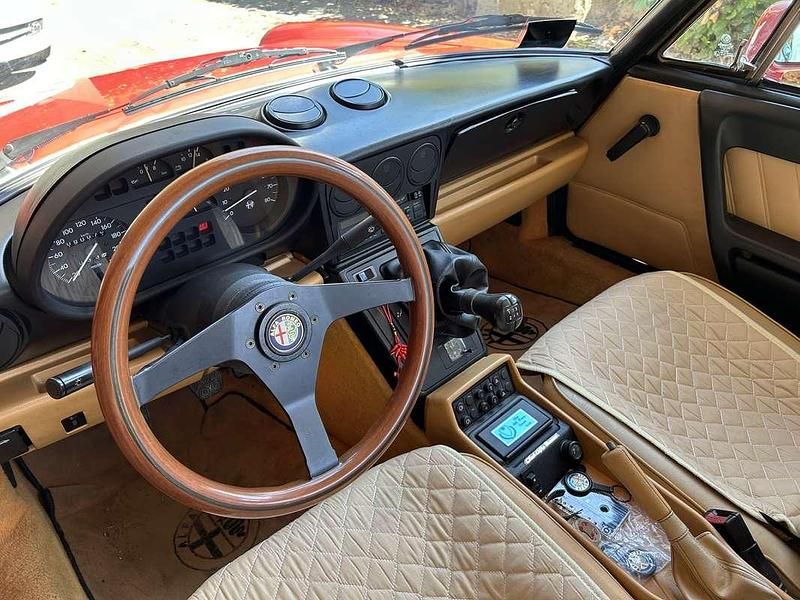 Usata Alfa Romeo Spider 117 CV (86 kW) 1990 Rosso Cabrio