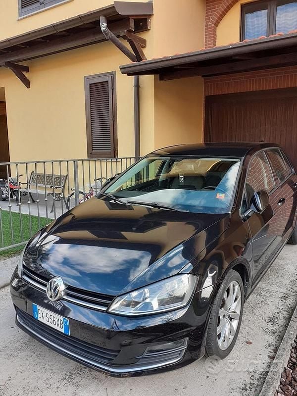 Nero Usata 2014 VW Golf Tre volumi | 9500 € (Buon prezzo) - Immagine 1/4