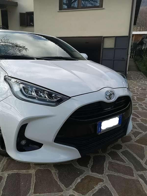 Usata Toyota Yaris Trend 72 CV (52 kW) 2022 Bianco Utilitaria